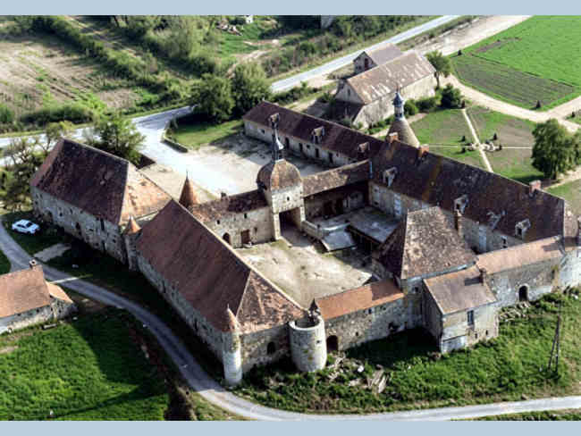 Extraordinaire maison forte inscrite Monument Historique