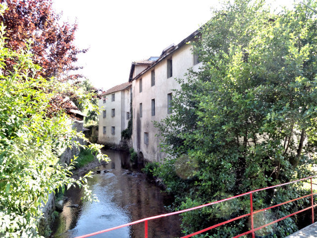 En village, les Grands Moulins