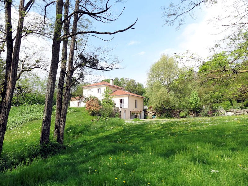 Maison contemporaine 10 pièces à 5 min de Vichy (03)
