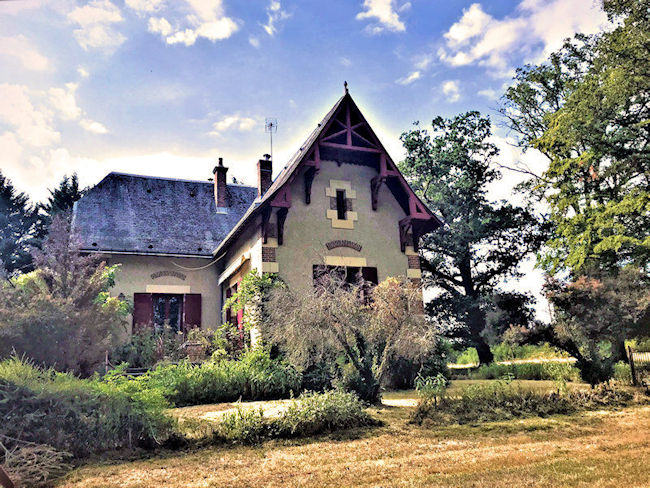 Maison de gardien de château 6 pièces Nevers Cher (18) dans propriété 6,5 ha