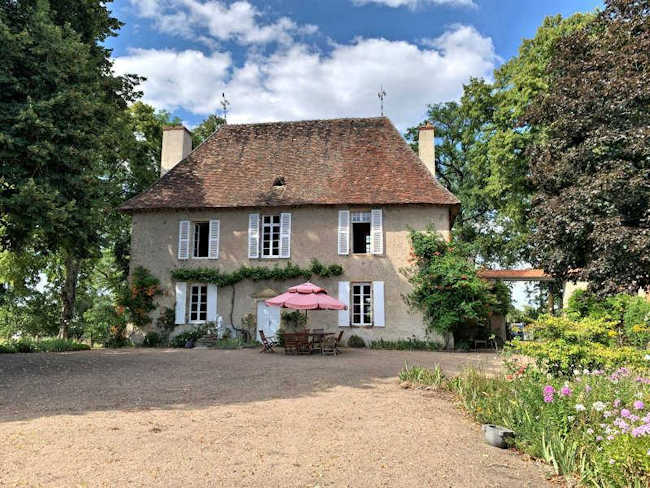 Demeure Renaissance Nevers Nièvre 58: 9 pièces, éléments Renaissance, parc, dépendances