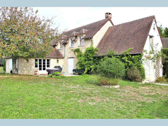 Maison de caractère proche Cosne-sur-Loire (58): 200 m², 4 chambres, jardin, piscine, maison d’amis, dépendances