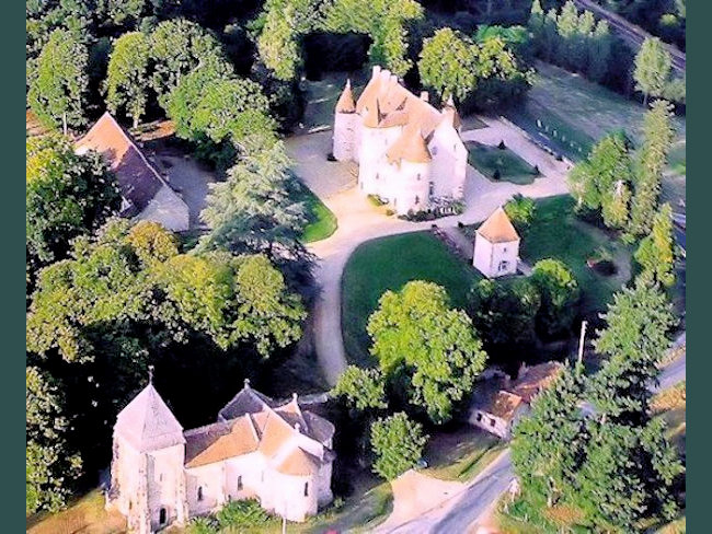 Château bourbonnais Renaissance, Monument Historique, avec parc et golf — Allier