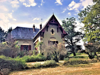 Maison de gardien de château 6 pièces Nevers Cher (18) dans propriété 6,5 ha