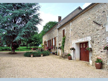Longère 6 pièces en hameau proche Saint-Sauveur-en-Puisaye (89). Dépendance, sur 5000 m²