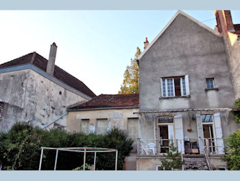 Maison 6 pièces centre-ville Vézelay (89); jardin en terrasses, petite dépendance